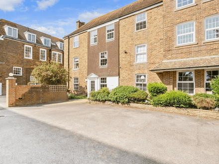 Two Bedroom Apartment - Seafront Location - Ideal Investment (BN3)